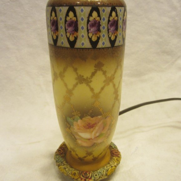 VTG MCM SMALL ACCENT LAMP,VASE STYLE W/ROSE MOTIF - Picture 3 of 13